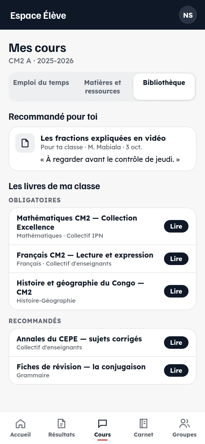 Cours et bibliothèque de l'Espace Élève